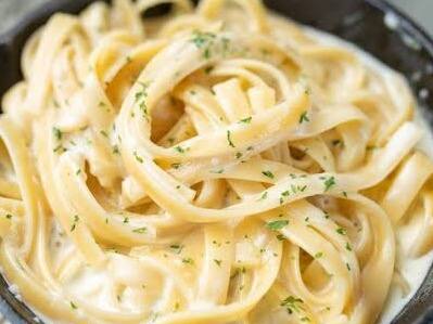 Fettuccine de Mignon ao Molho Branco + Bebida