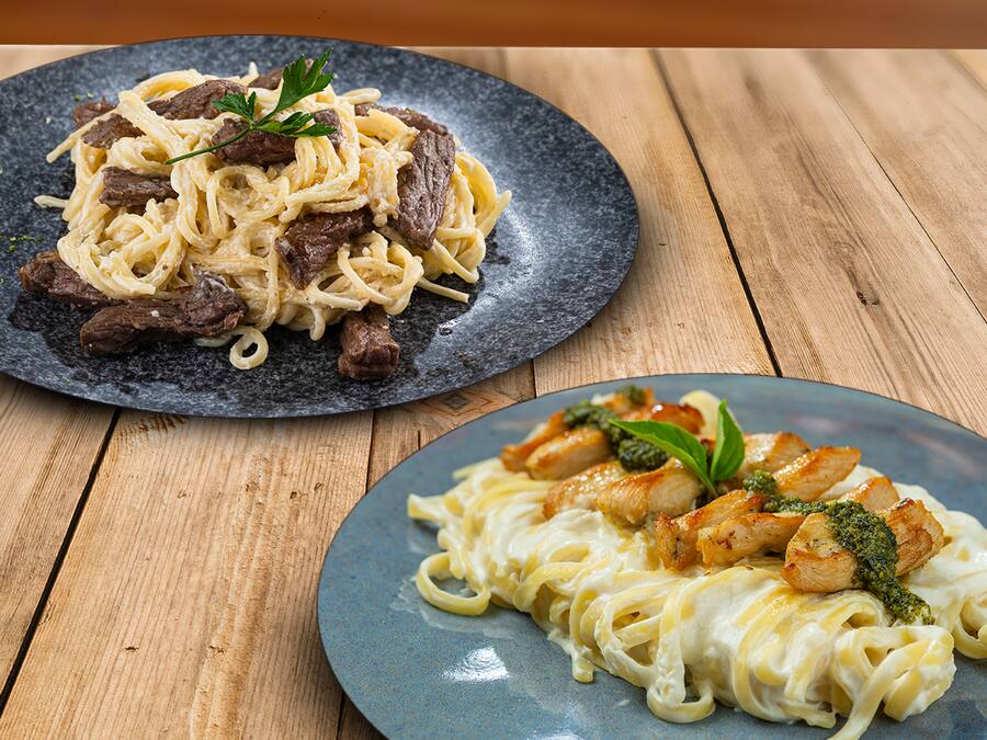 Fettucine Alfredo com Filet Mignon + Fettucine Afredo com Frango e Pesto