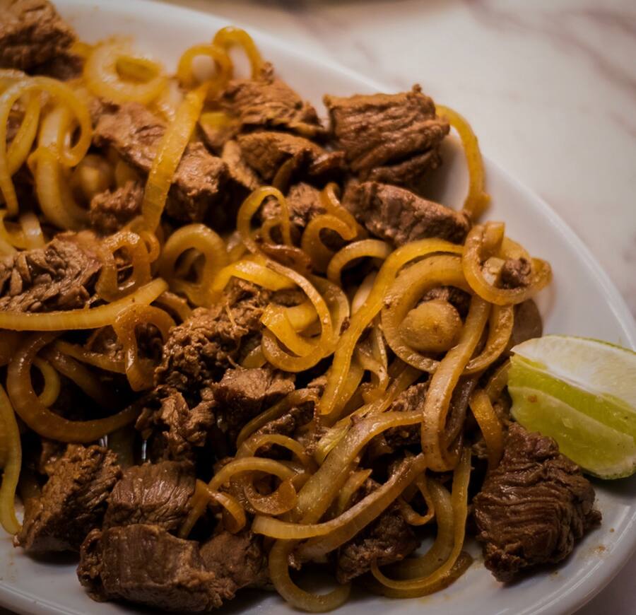 Filé a palito acebolado.