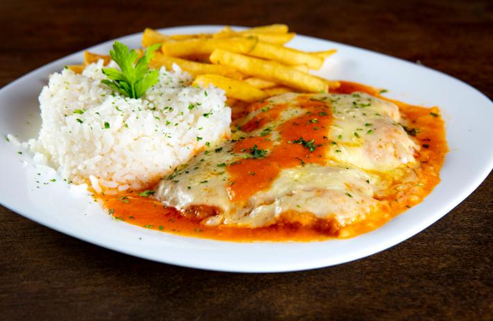  Filé de frango à parmegiana