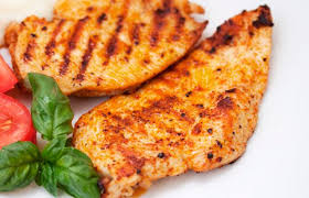 File de Peito de Frango Grelhada com Molho de Ervas