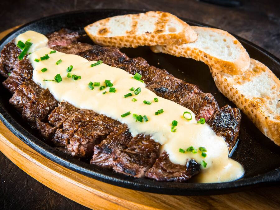 Baby beef fatiado c/ creme de requeijão