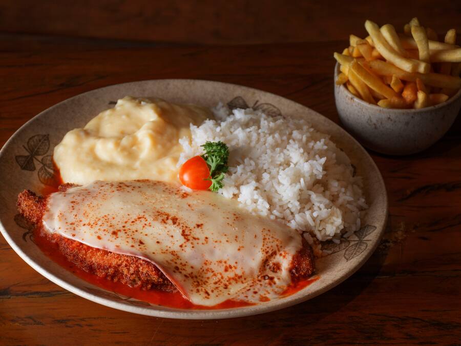 Frango à Parmegiana + 3 Acompanhamentos