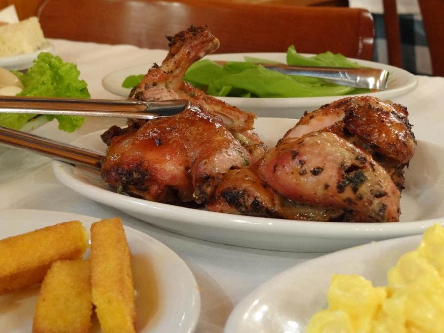 Galeto com arroz e salada de maionese (serve 2 pessoas)