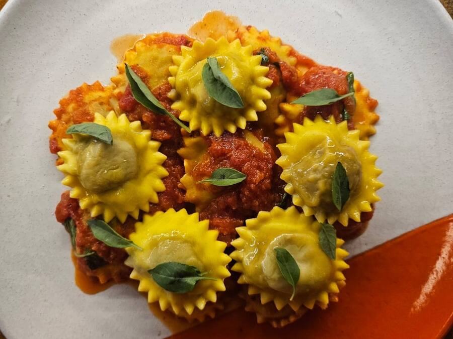 Girasoli de carne assada com molho de tomate