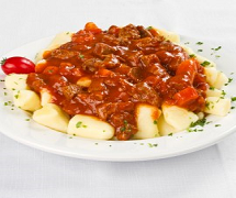 Gnocchi bolognese em cubos
