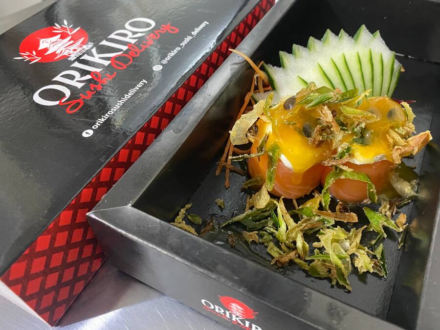 Jow Philadélphia c/ Geléia Artesanal de Maracujá e Crispy de Alho Poró - 2 peças