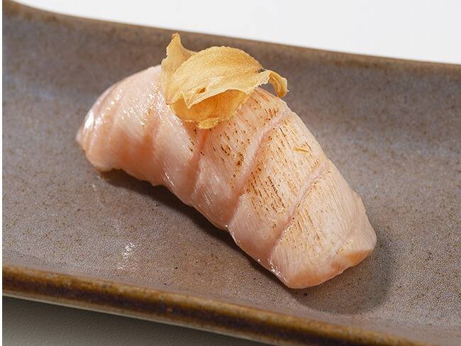 Nigiri Salmão c/ Alho Crocante (2 und) *