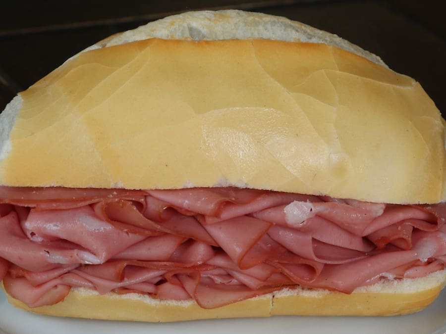 Sanduiche de Mortadela