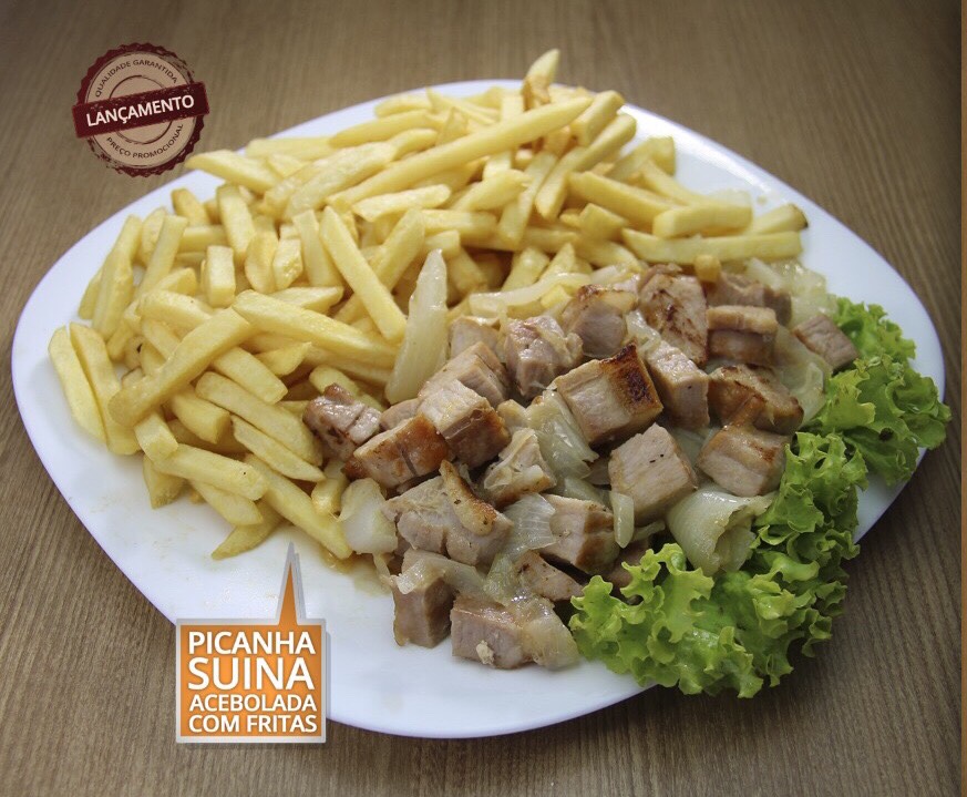 Picanha suína acebolada com fritas