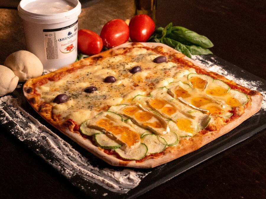 Pizza 1/2 Portuguesa + 1/2 Quatro Queijos 35cm - 10 Fatias