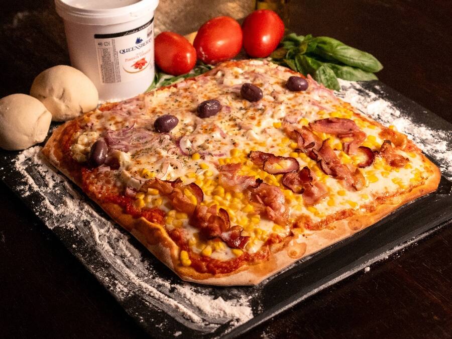 Pizza 1/2 Portuguesa + 1/2 Milho&Bacon 35cm - 10 Fatias