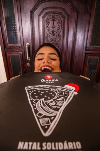 Pizza Grande com Refrigerante Grátis