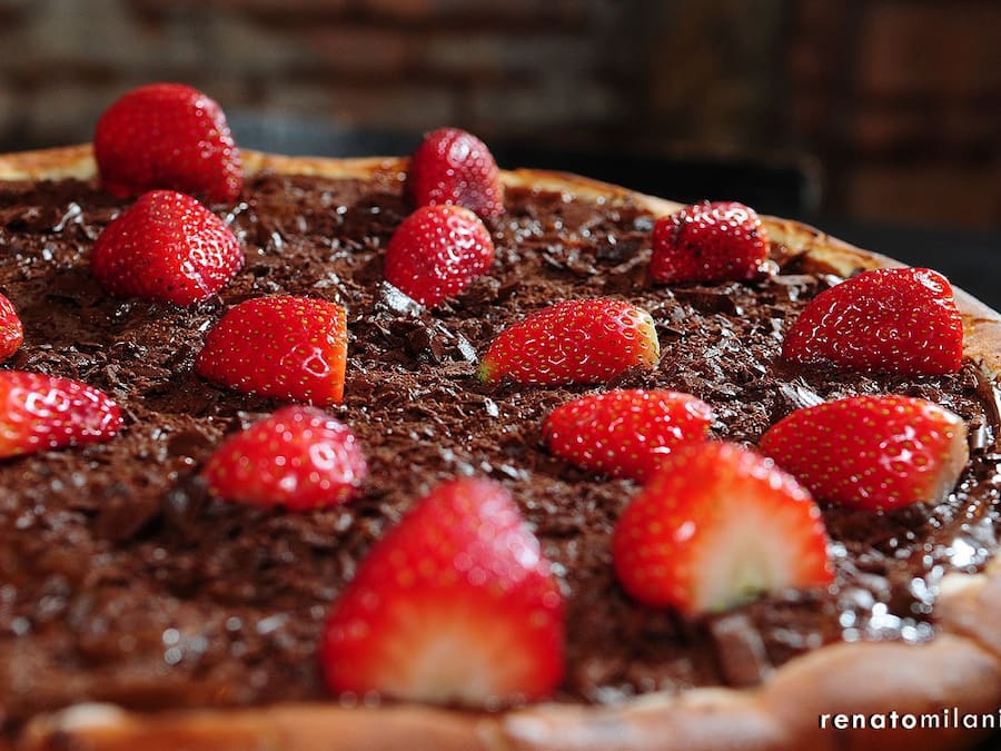 Pizza Media Chocolate Com Morangos 50%Off