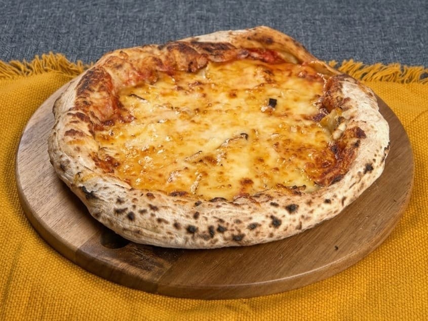 Pizza Três Queijos e Hot Honey