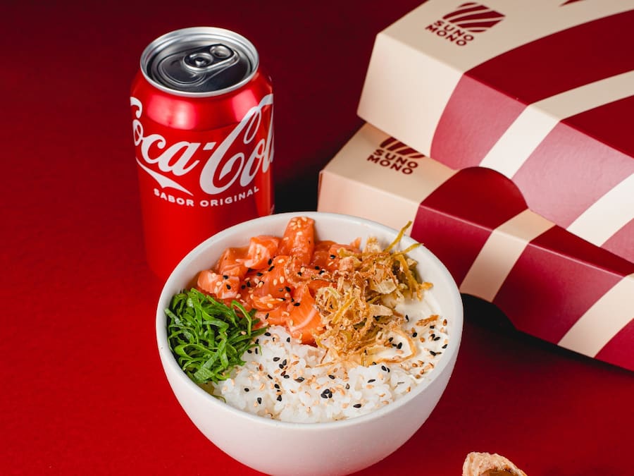 Poke de Salmão Philadelphia com Coca