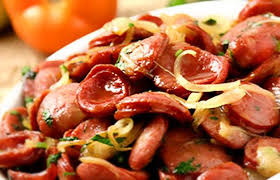 Porção de calabresa acebolada