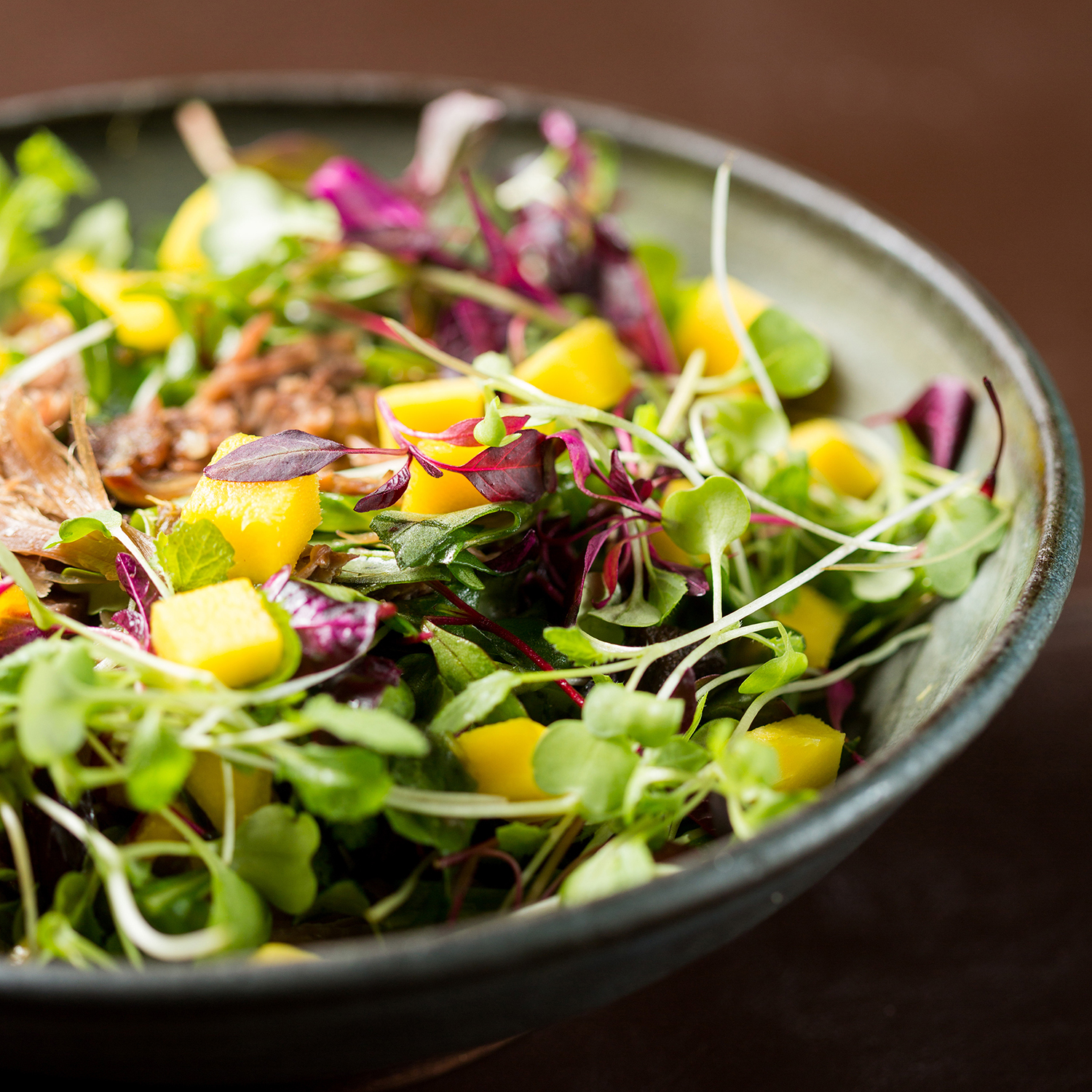 Salada crispy  duck mango