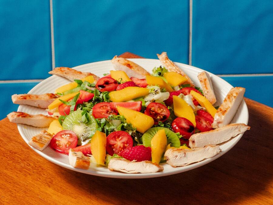 Salada Tropicana + Bebida