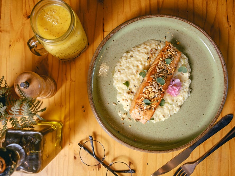 Salmão com nuts e risoto de limão siciliano com parmesão