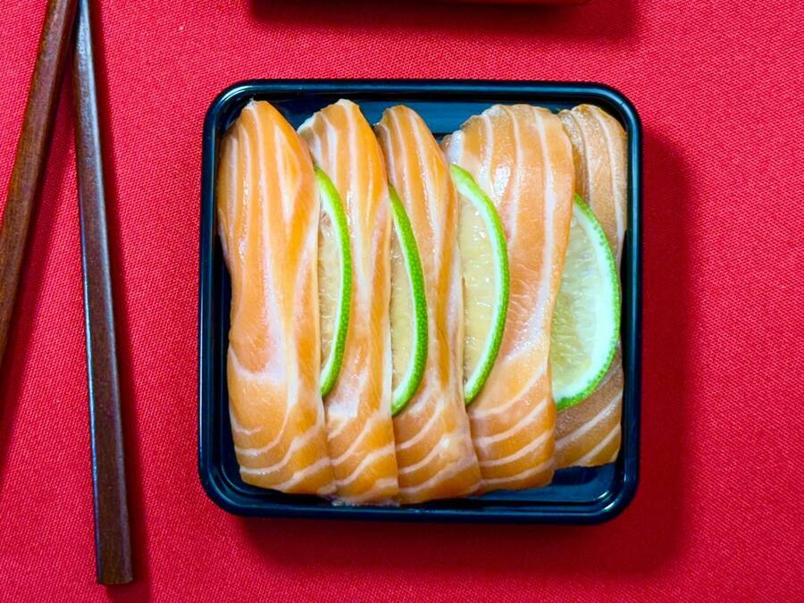 Sashimis de Salmão com Limão (5 peças)