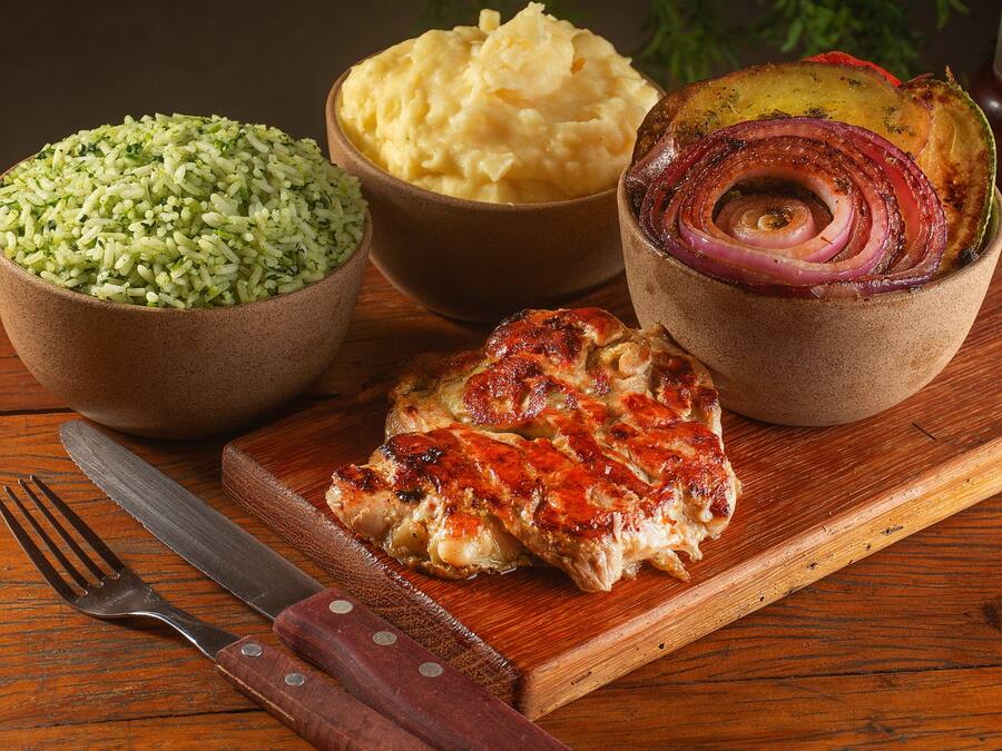 Sobrecoxa Desossada + 3 Acompanhamentos