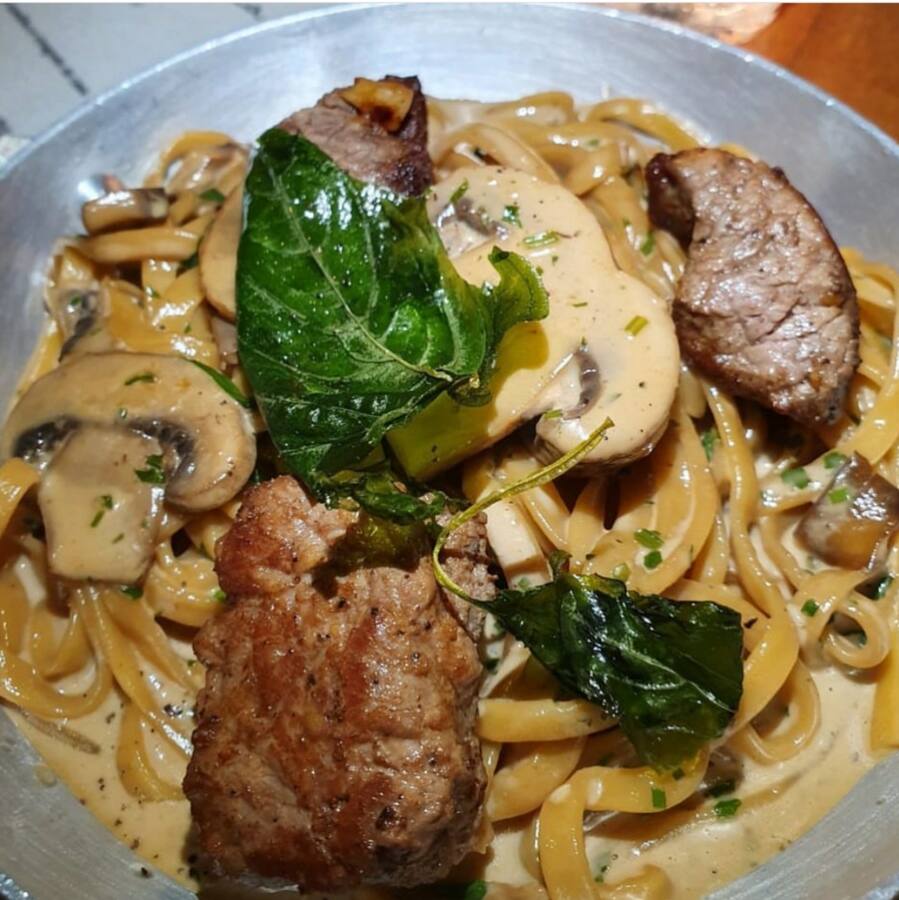 Talharim com Filet Mignon e Cogumelos