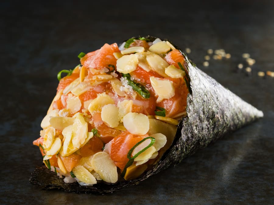 Temaki de Salmão Trufado com Amêndoas