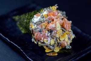 Temaki Salmão com Shimeji e Amêndoas EM DOBRO