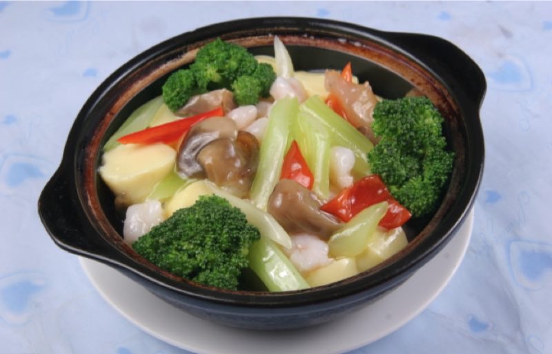 Tofú na Cumbuca (什锦豆腐煲)