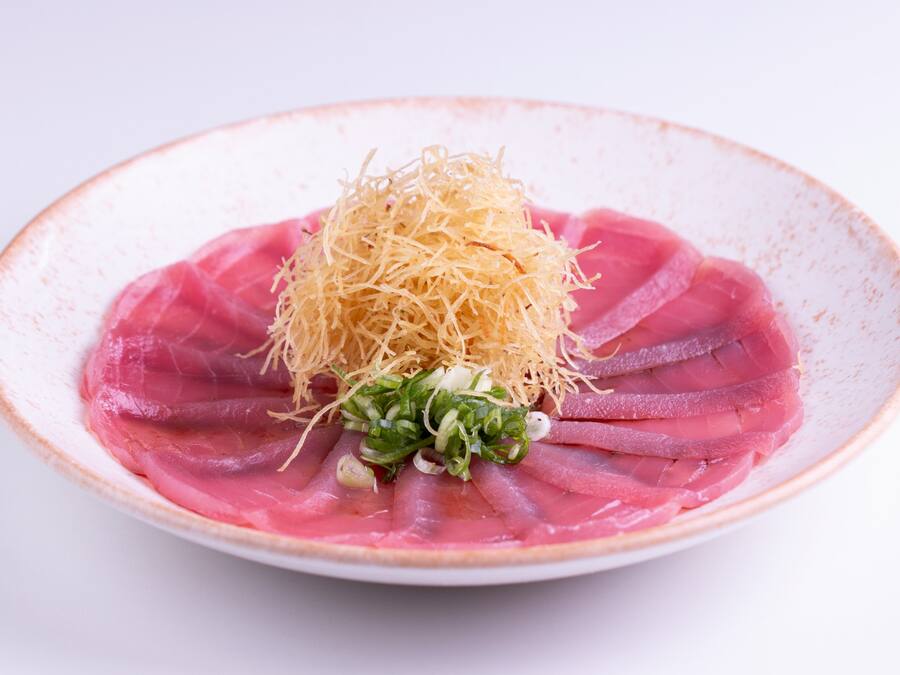 Ussuzukuri de atum ao molho ponzú (15 pçs)