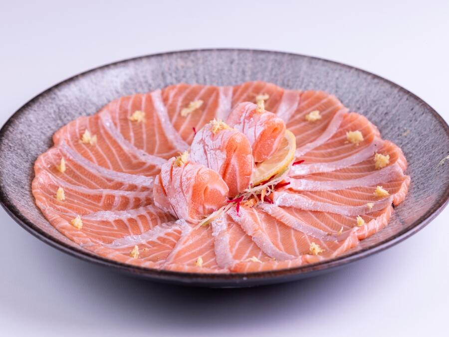 Ussuzukuri de barriga de salmão trufado (15 pçs)