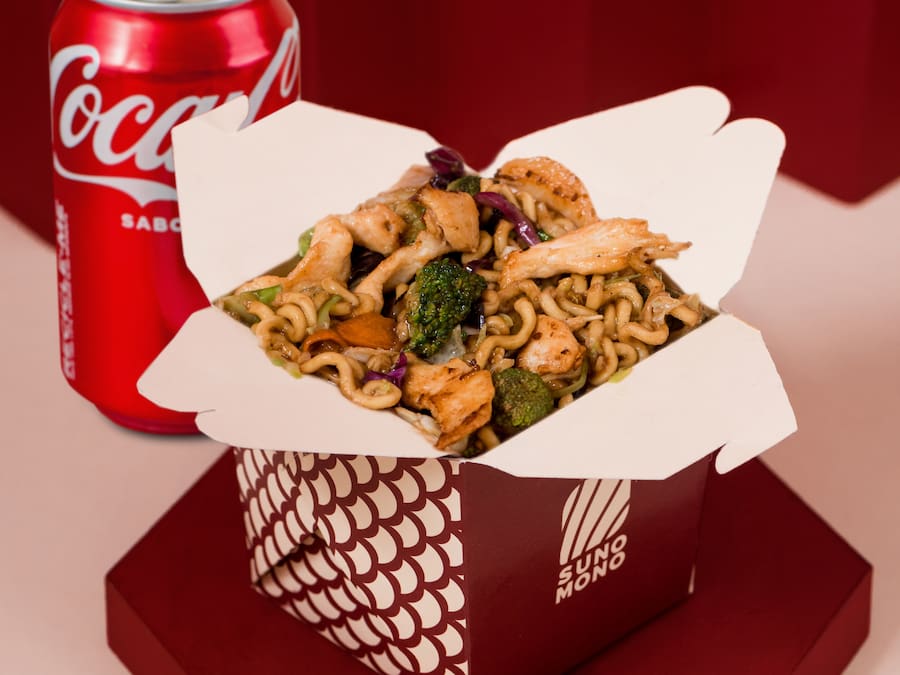 Yakisoba de Frango (600g) com Coca